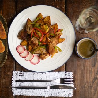 ოჯახური ღორის ხორცით