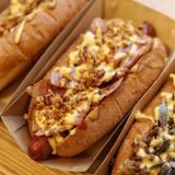 Берлін з сиром, шинкою та томатним соусом