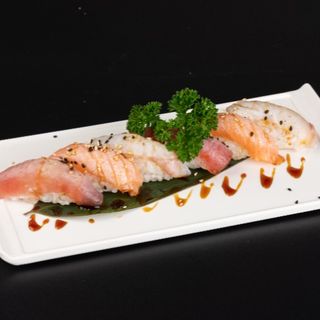 120. Nigiri misto scottato 6 pezzi