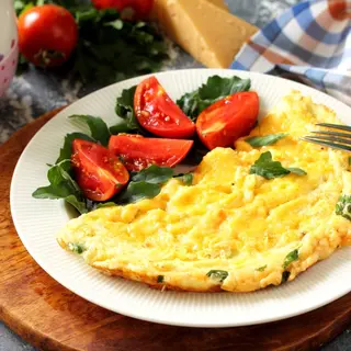 Omletă clasică cu cerry și rucola