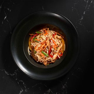 Udon cu carne de pui