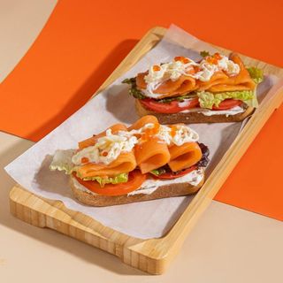 Брускетта с семгой