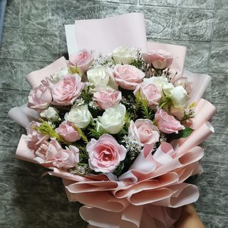 Bouquet di rose rosa delicato