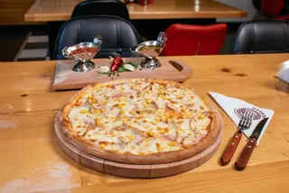 Pizza 4×4 (Carnivora) Ø32 cm