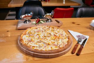 Pizza 4×4 (Carnivora) Ø32 cm