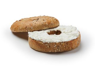 Bagel De Cereales Con Crema De Queso