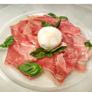 Mozzarella di bufala con crudo di Parma