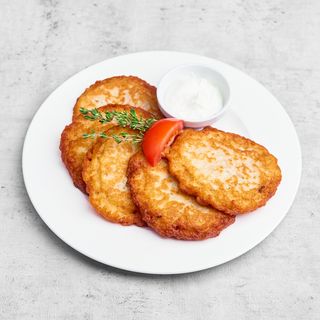 Placki ziemniaczane z kwaśną śmietaną 5szt