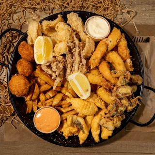 Platou de pește și fructe de mare - pentru 2 persoane