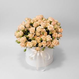 Квіти у коробці"19 кремових троянд"