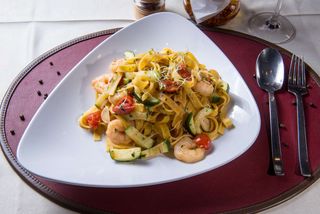 Tagliatelle con gamberi e zucchini