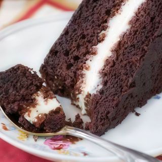 Fatia de Bolo de Chocolate Prestígio