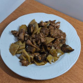 46. Ternera Con Bambú Y Setas Chinas