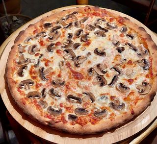 პიცა სოკოთი 8 ნაჭრიანი