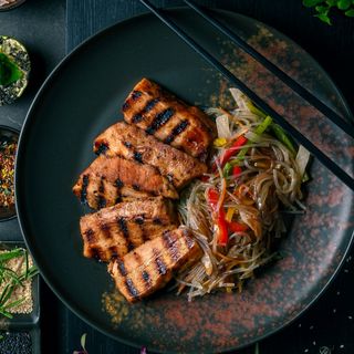 Свинско на грил със сос Хойсин