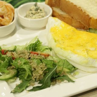 Воздушный омлет с креветками