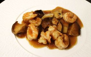 Gamberi con bambù e funghi