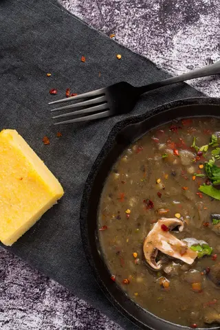 Tocanita de ciuperci cu mamaliguta