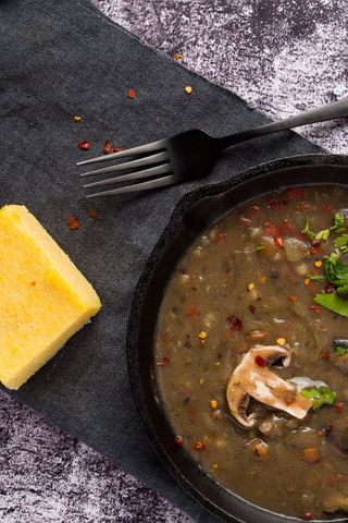 Tocanita de ciuperci cu mamaliguta