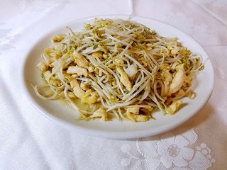 Pollo con Brotes de Soja