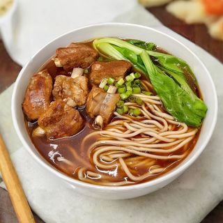 Minestra spaghetti con costolette