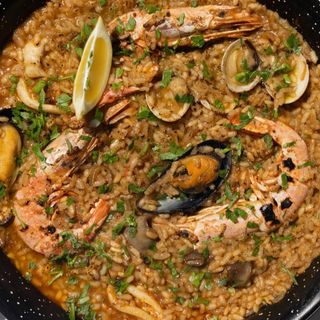 Paella con mariscos