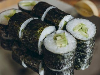 Макі з авокадо (155g)