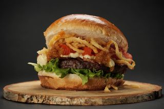 Crispy burger+pomfrit