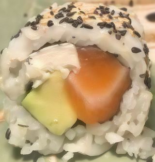 107. Salmón Roll (8 piezas)