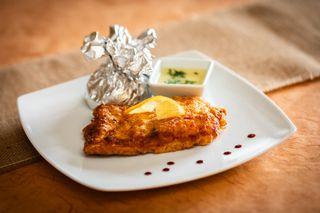 File de salau prajit cu sos alb lemon-butter