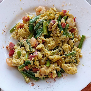 Revuelto De Ajetes Y Gambas