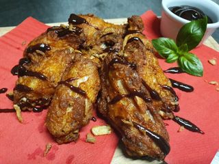 Skrzydełka w pikantnej panierce 8 sztuk