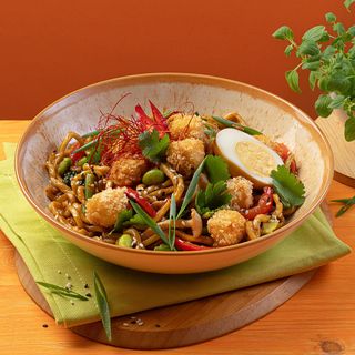 Яєчна локшина з овочами та тофу