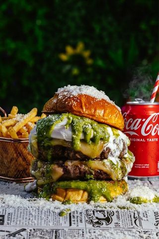 Combo Capo Di Burger Con Bebida Y Patatas