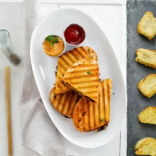 Mushroom Chilly and Cheese Sandwich