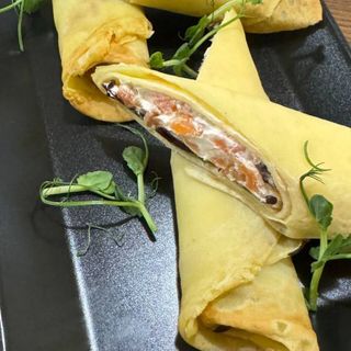  Млинці з сьомгою та вершковим сиром (200г)