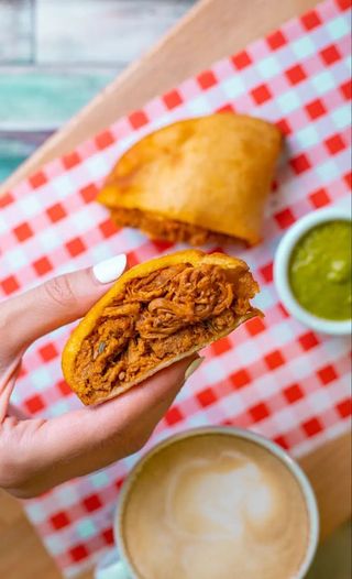 Empanada Mechada