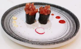 Nigiri de tartar atún (2 pzs.)