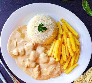 Strogonoff de Frango com Milho