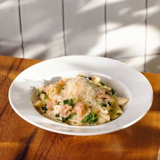 პენე შებოლილი ორაგულით