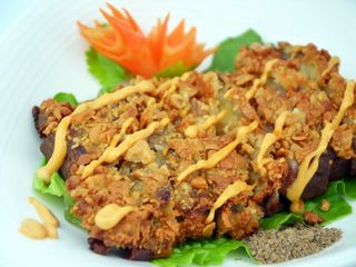 Petto di anatra fritta impanata con misto di frutta secca