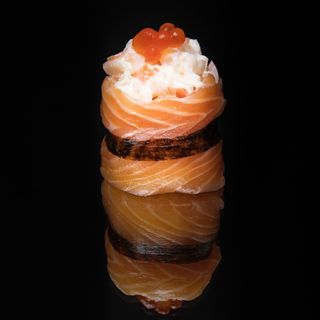 Sumo cu somon și creveți – 90 grame – 1 bucată