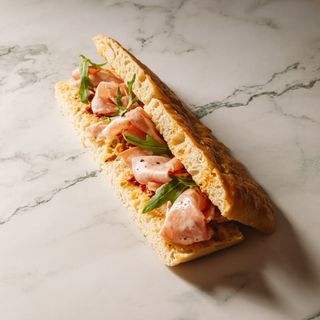 Focaccia di mortadella al tartufo e pomodoro