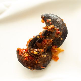 Jumbo peppered snail