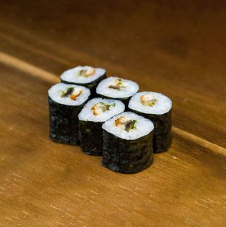 HOSOMAKI ANGUILA /6 UDS