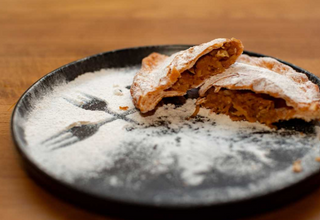 Plăcintella dulce cu măr și scorțișoară