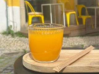 Fresh-pressed orange juice (200ml)
