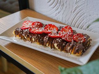 Міні-панкейки з полуницею та шоколадом (180g)