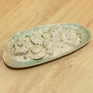 Panzerotti De Ricotta Y Espinacas En Salsa De Trufa y solomillo