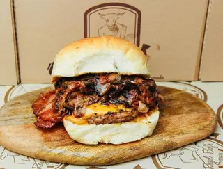 Burger scostumato